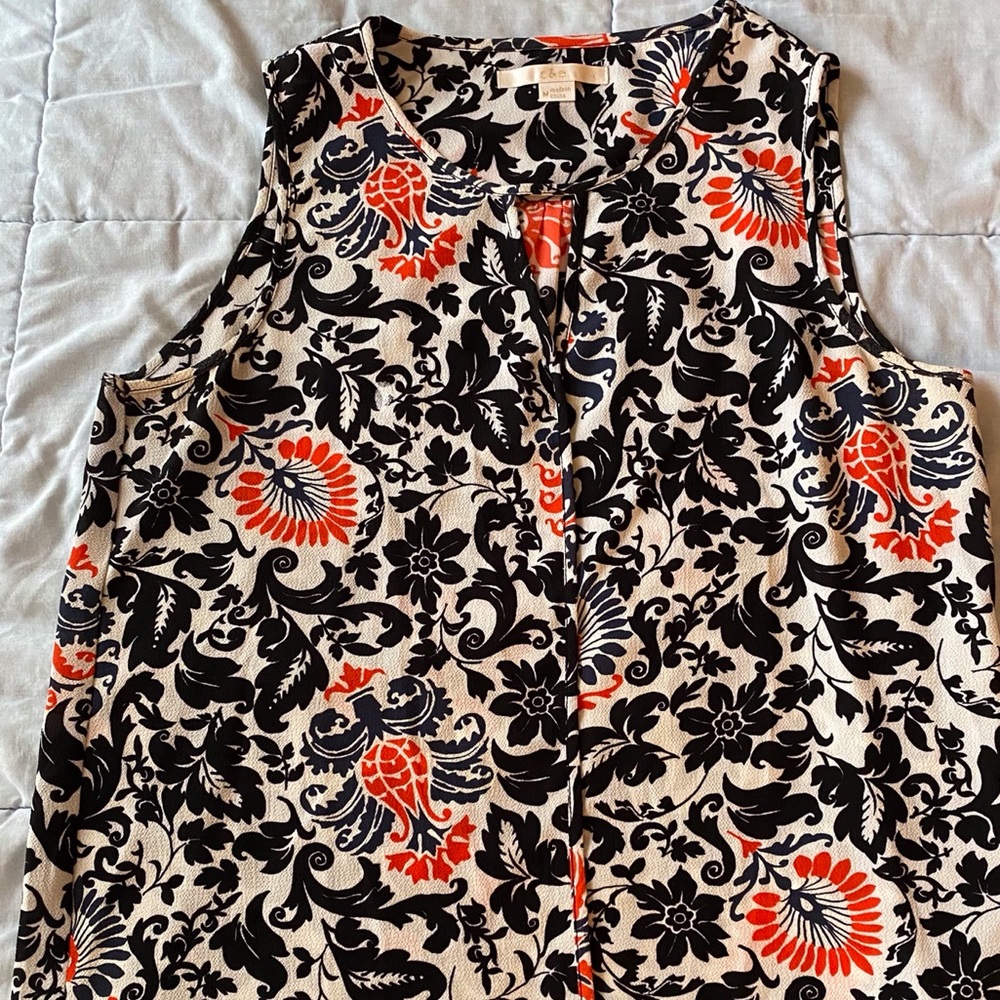 🌟$6 Red,White & Black Print Top